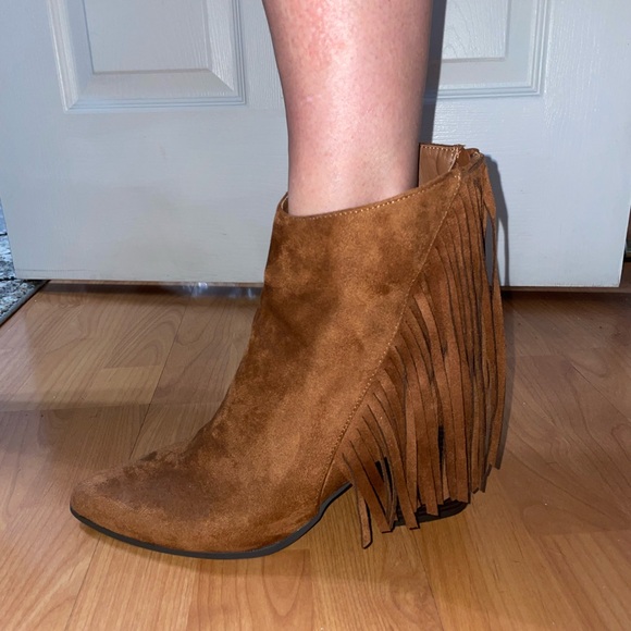 Camel fringe booties size 10 (brand new) - Picture 7 of 8
